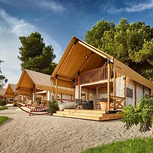 Üdülőpark Arena One 99 Glamping, Pomer